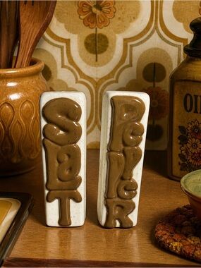 Vintage 70s/1970s Ivory/Brown Speckled Ceramic 7" Tall Salt & Pepper Shakers Set